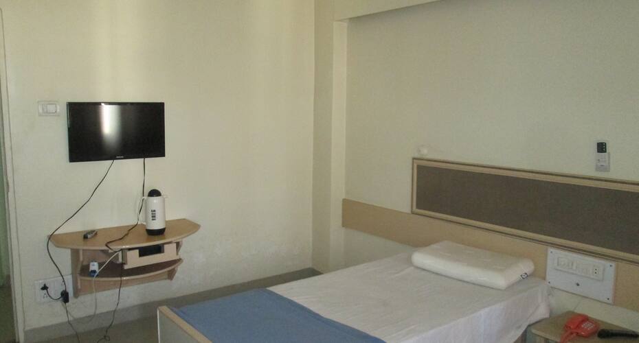Hotel Ambar Lodging, Ahmednagar 4